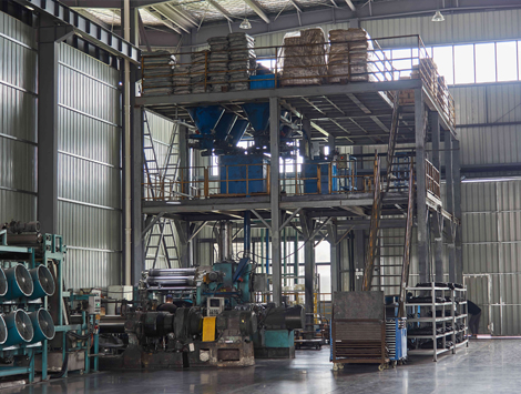 Automatic raw material mixing and rubber compounding production line